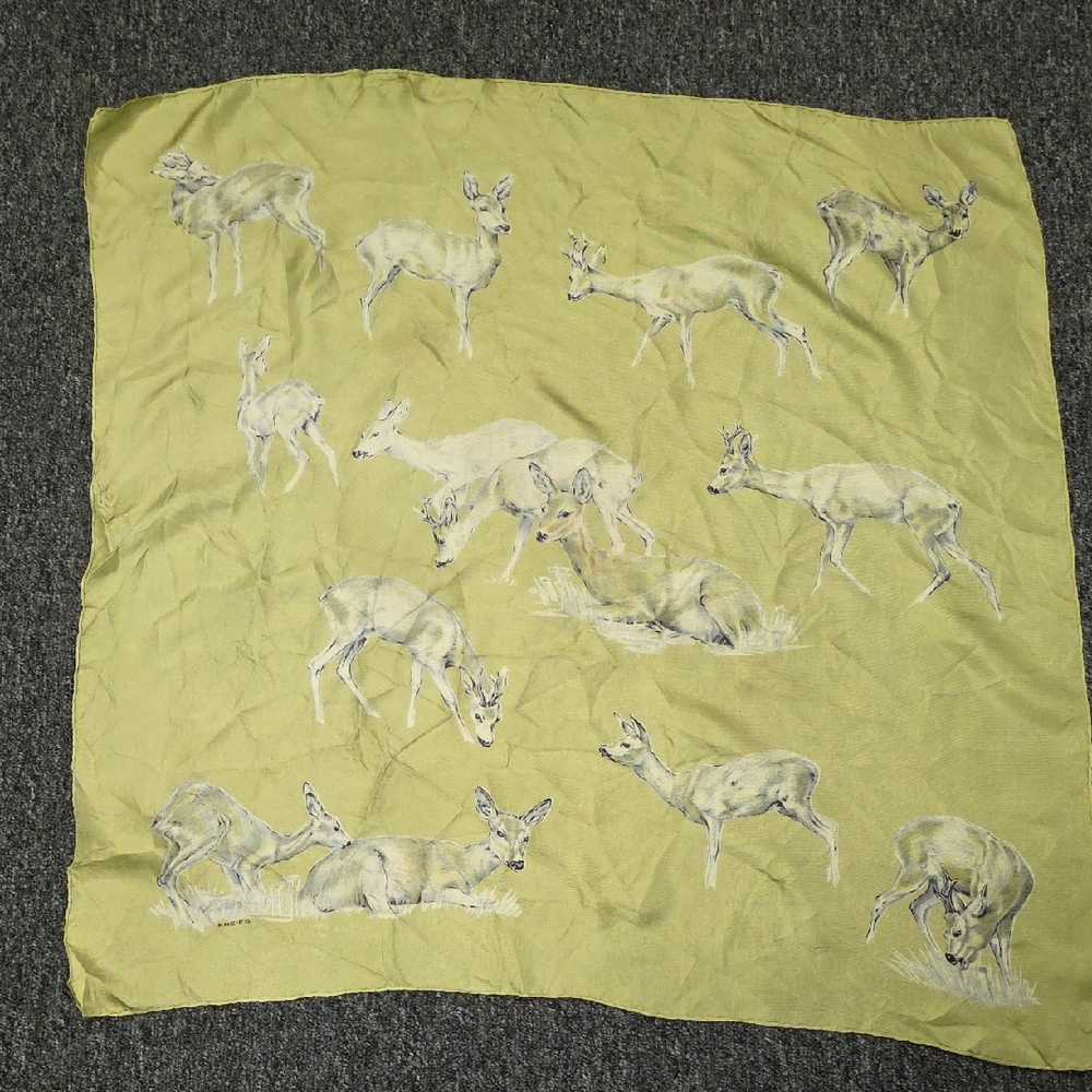 Elegant Deer Print Bedding in Yellow